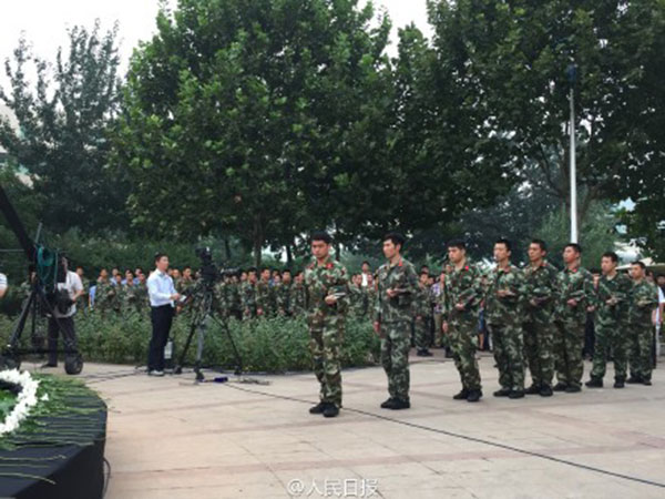 Ceremony held on seventh day of Tianjin blasts to mourn victims