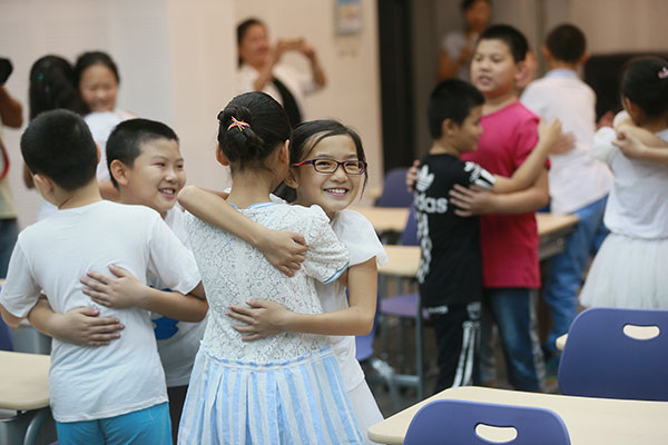Schools reopen after Tianjin blasts