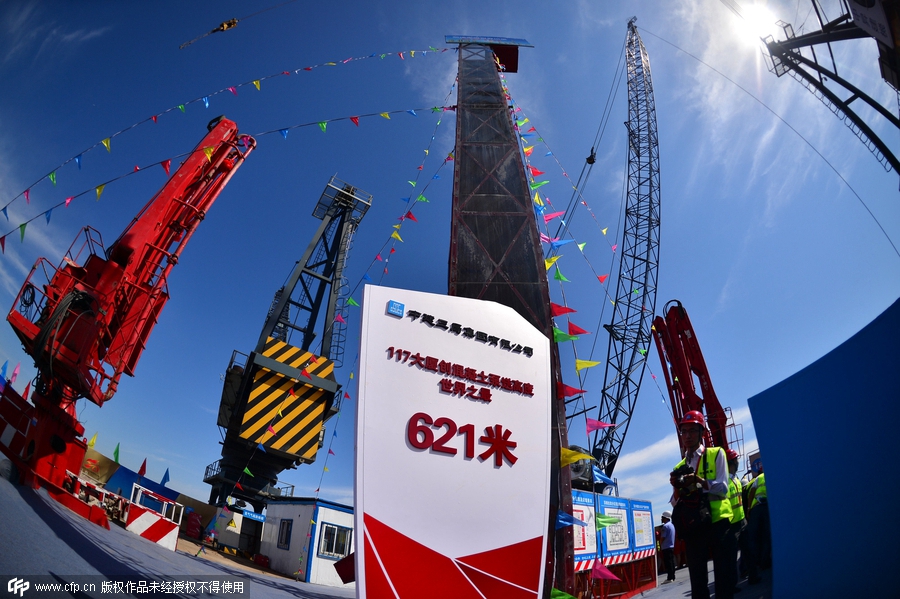 World's second tallest building capped in Tianjin