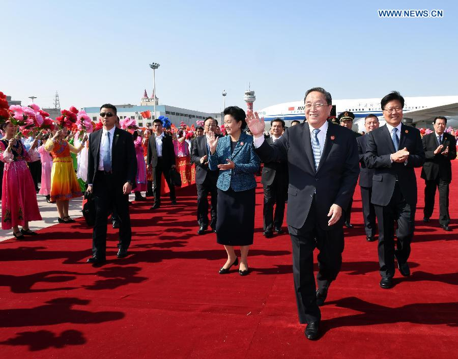 Central officials arrive in Xinjiang for 60th anniversary of autonomy