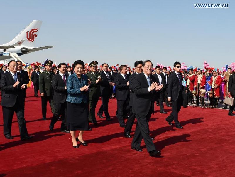 Central officials arrive in Xinjiang for 60th anniversary of autonomy