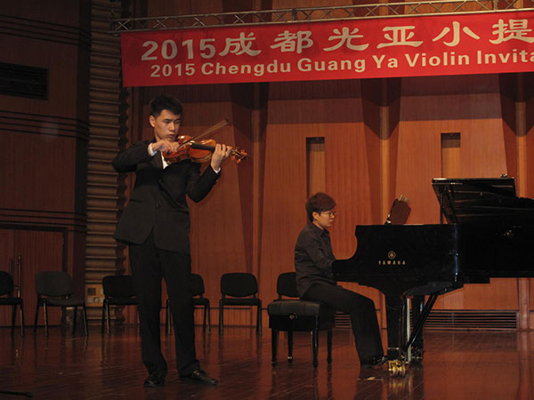 Czech and Chinese women share top violin prize