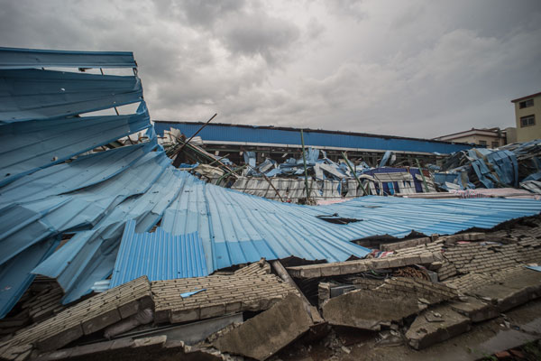 Typhoon Mujigae kills 11 in South China, cuts off power