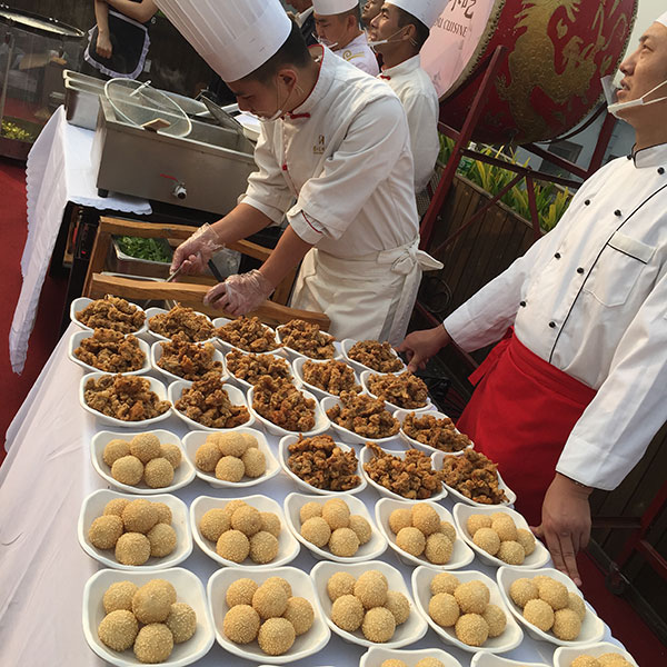 Steep food discounts in Beijing promotional ev