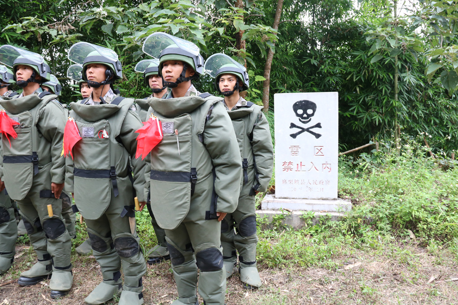 Mine clearance mission on China-Vietnam border