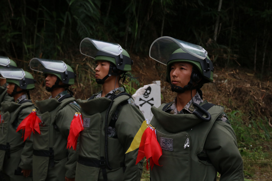 Mine clearance mission on China-Vietnam border