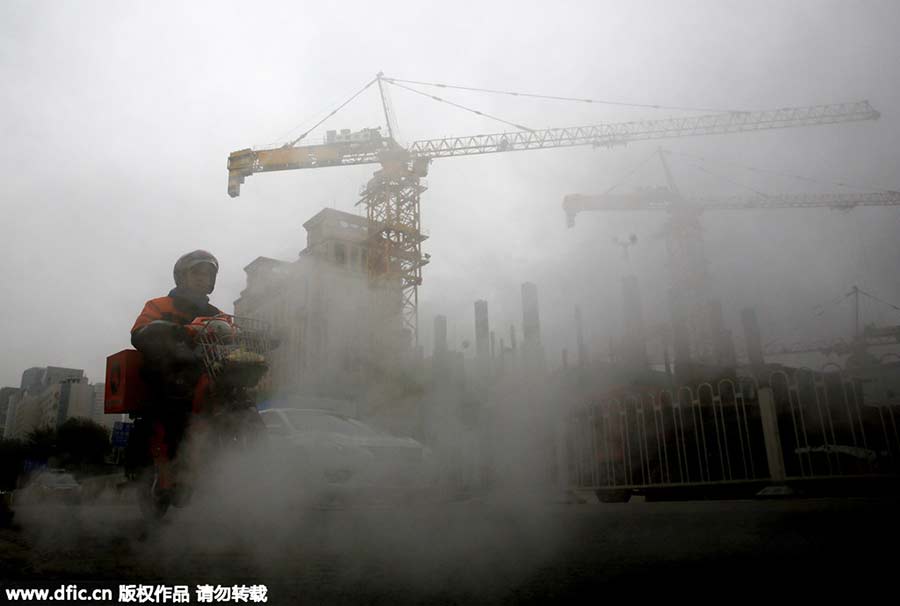 Heavy smog hits Beijing