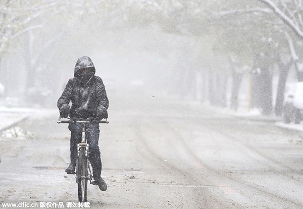 Traffic chaos as blizzard hits North China