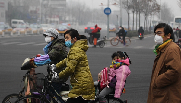 Life in smoggy Beijing amid red alert