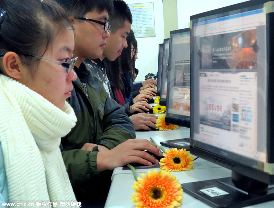 Chinese mourn Nanjing Massacre victims before Memorial Day