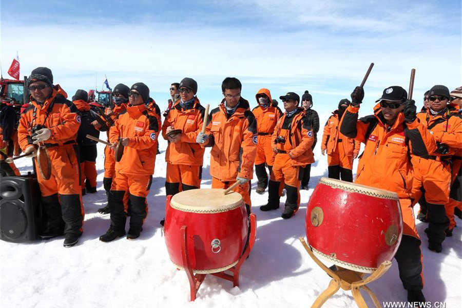 Chinese Antarctic expedition teams set off 