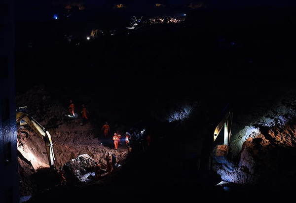 China cabinet sends group to coordinate landslide rescue