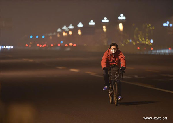 Smog shrouds Beijing