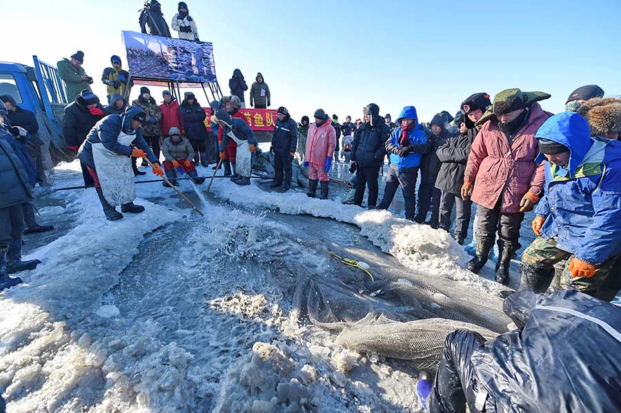 Traditional ice fishing techniques on display in Jilin province