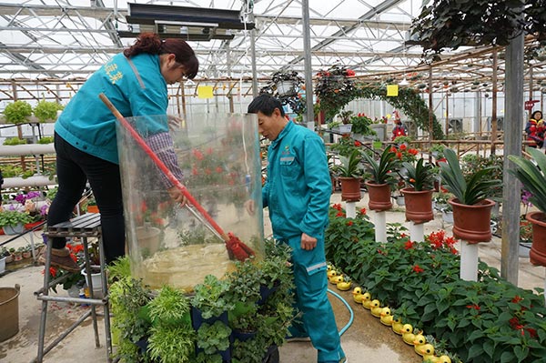 Modern agriculture lifts Guizhou farmers out of poverty