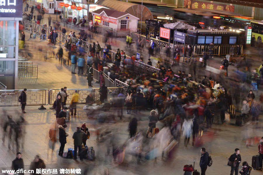 Train stations see peak in Spring Festival travelers