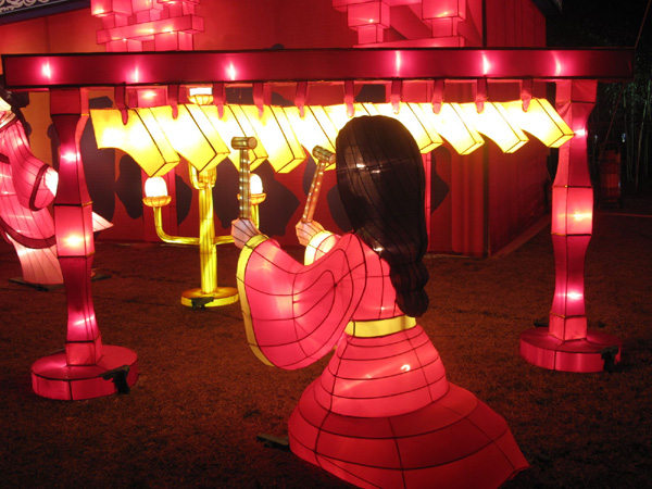 Lanterns light up the sky at Jinsha Site Museum