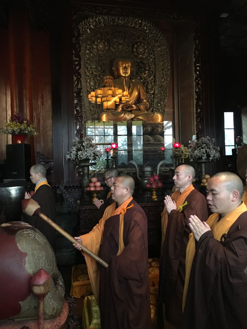 Monks and Taoist priests in Beijing pray for the victims of Taiwan earthquake