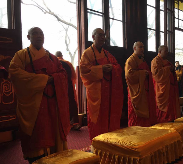 Monks and Taoist priests in Beijing pray for the victims of Taiwan earthquake