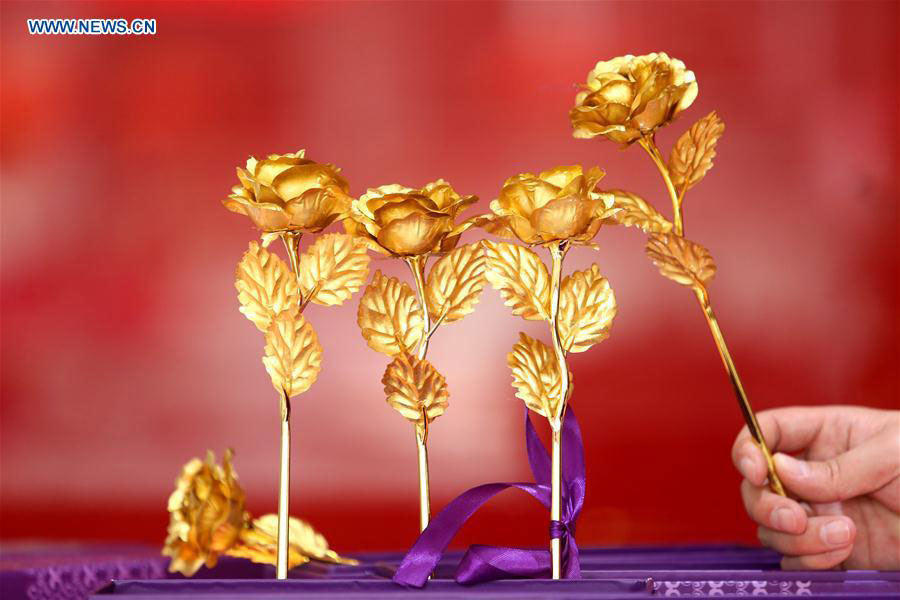 Golden roses get popular as Valentine's Day approaches