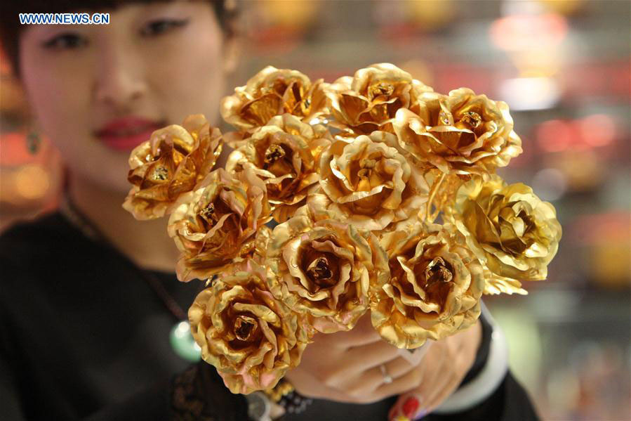 Golden roses get popular as Valentine's Day approaches