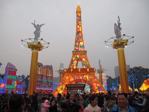 Huge visitor demand sees Zigong lantern festival extended
