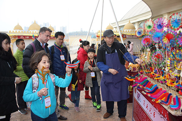 Expats taste festive life in Sichuan