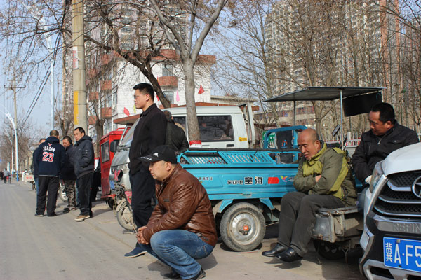 Workers scramble for day jobs in Hebei