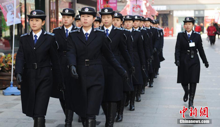 Female patrol officers are ready in Lanzhou