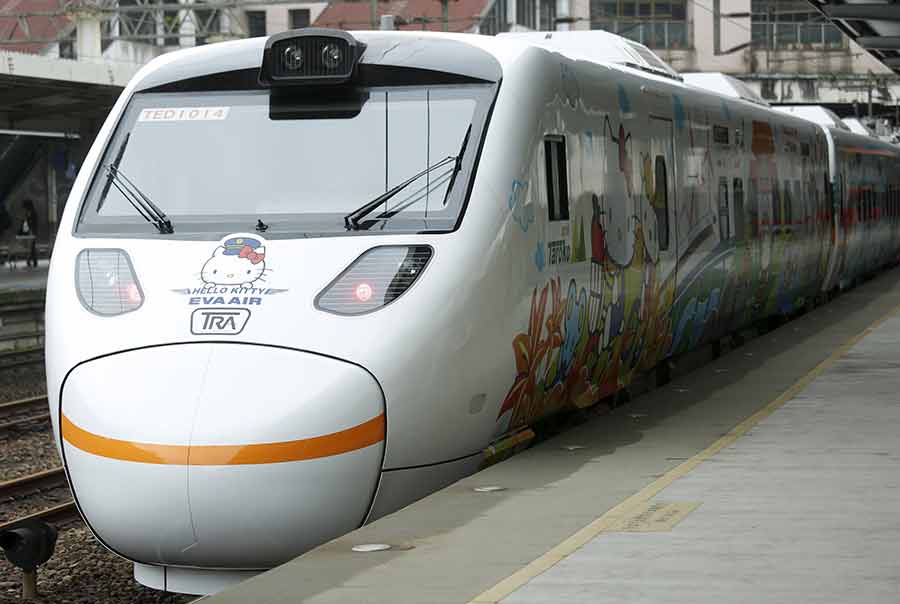 Hello Kitty-themed train unveiled in Taiwan