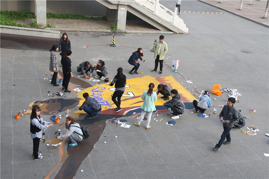 College students in China bid Kobe Byrant farewell