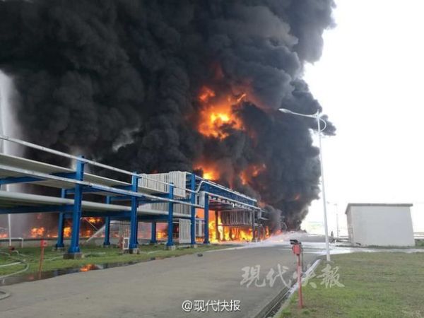 Warehouse storing chemicals and fuel catches fire in Jiangsu