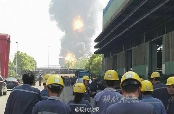 Warehouse storing chemicals and fuel catches fire in Jiangsu