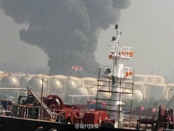 Warehouse storing chemicals and fuel catches fire in Jiangsu