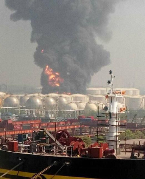 Warehouse storing chemicals and fuel catches fire in Jiangsu