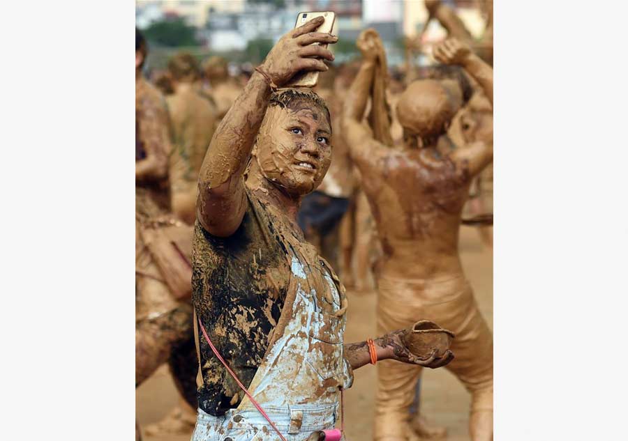 Muddy carnival held in Southwest China's Yunnan