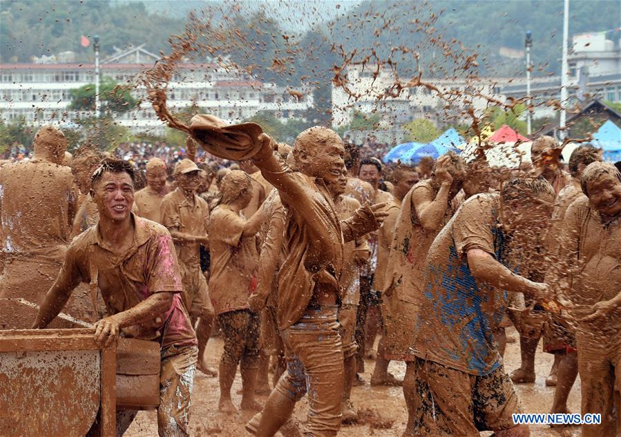 Muddy carnival held in Southwest China's Yunnan