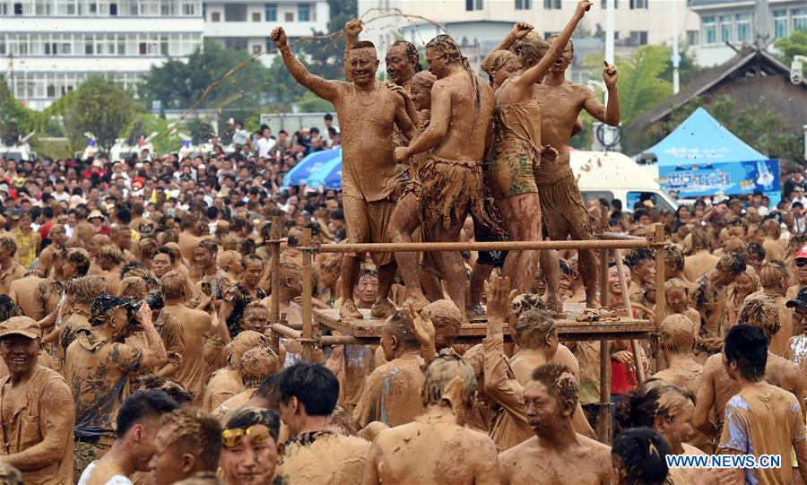 Muddy carnival held in Southwest China's Yunnan