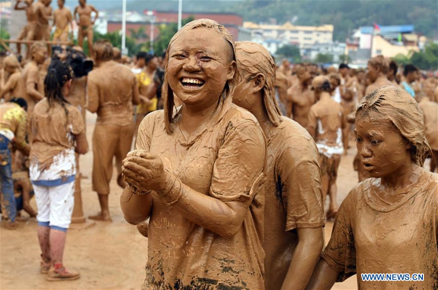 Muddy carnival held in Southwest China's Yunnan