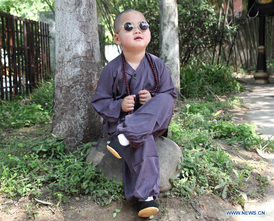 50 kids compete for 'most lovely Buddhist baby' title in E China