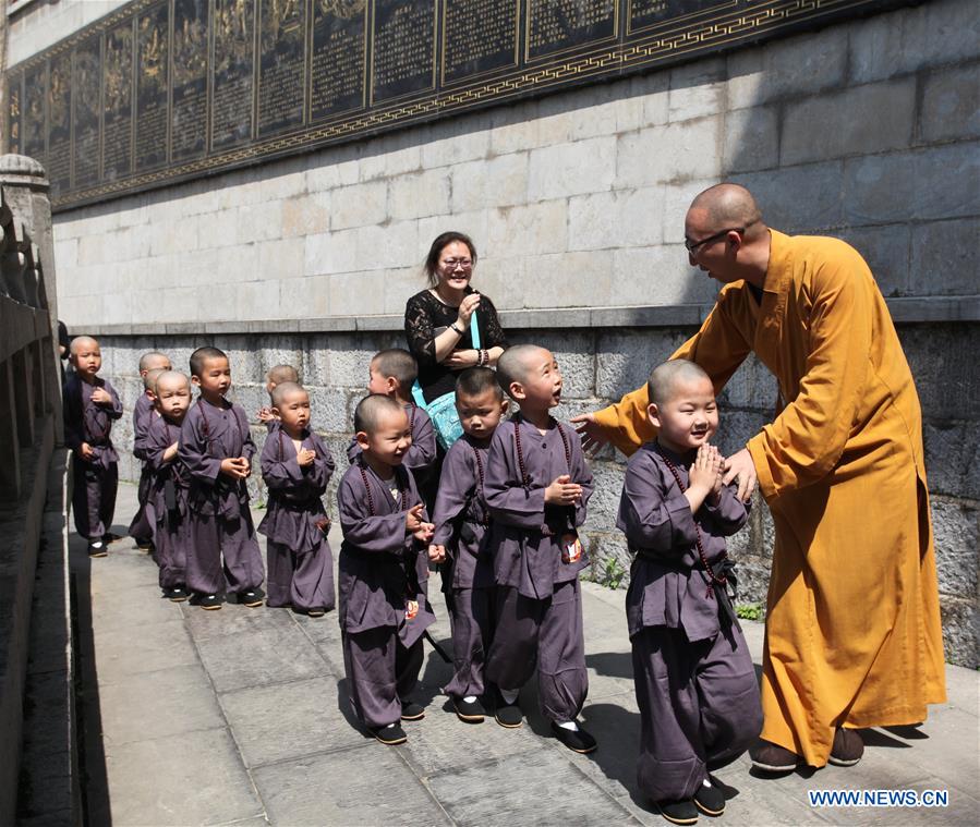 50 kids compete for 'most lovely Buddhist baby' title in E China