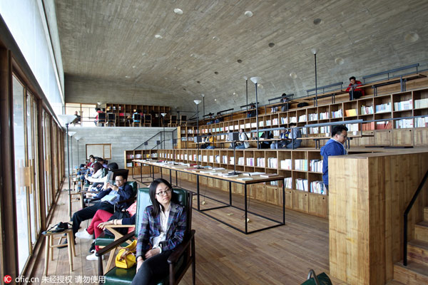 Guardian of China's 'loneliest library'