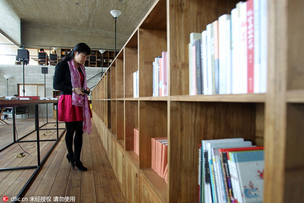 Guardian of China's 'loneliest library'