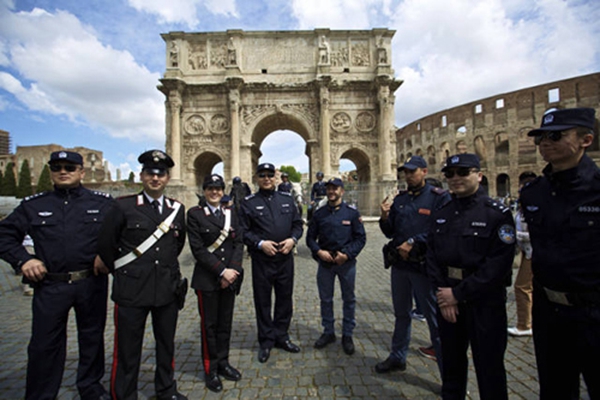 A glimpse into daily life of Chinese patrol police in Italy