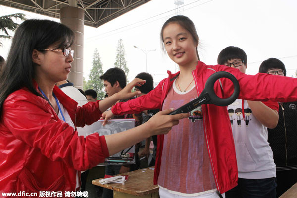 High technology tightens <EM>gaokao</EM> anti-cheating measures