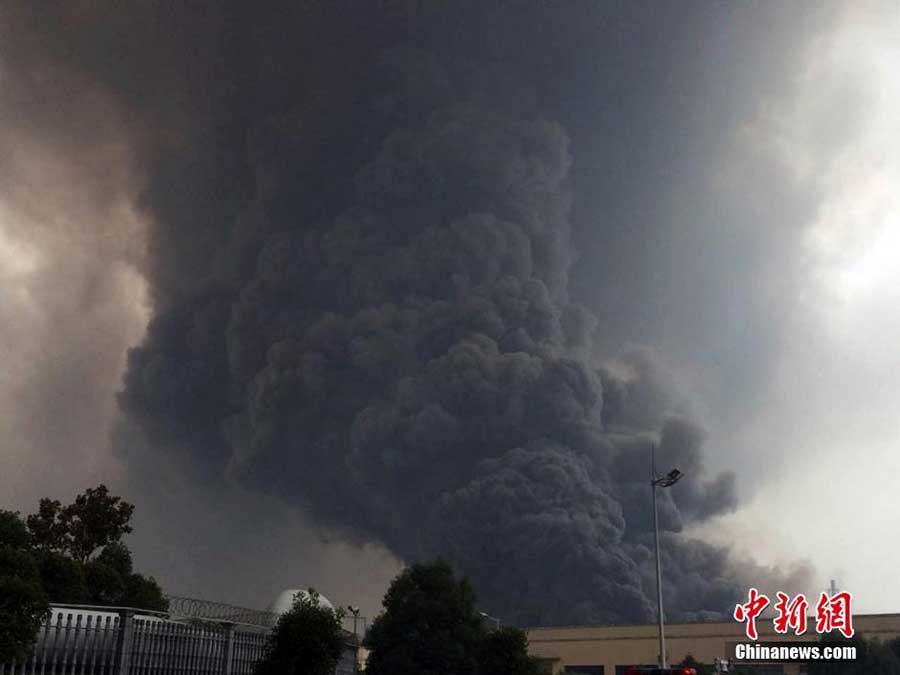 Huge fire breaks out at chemical plant in C China