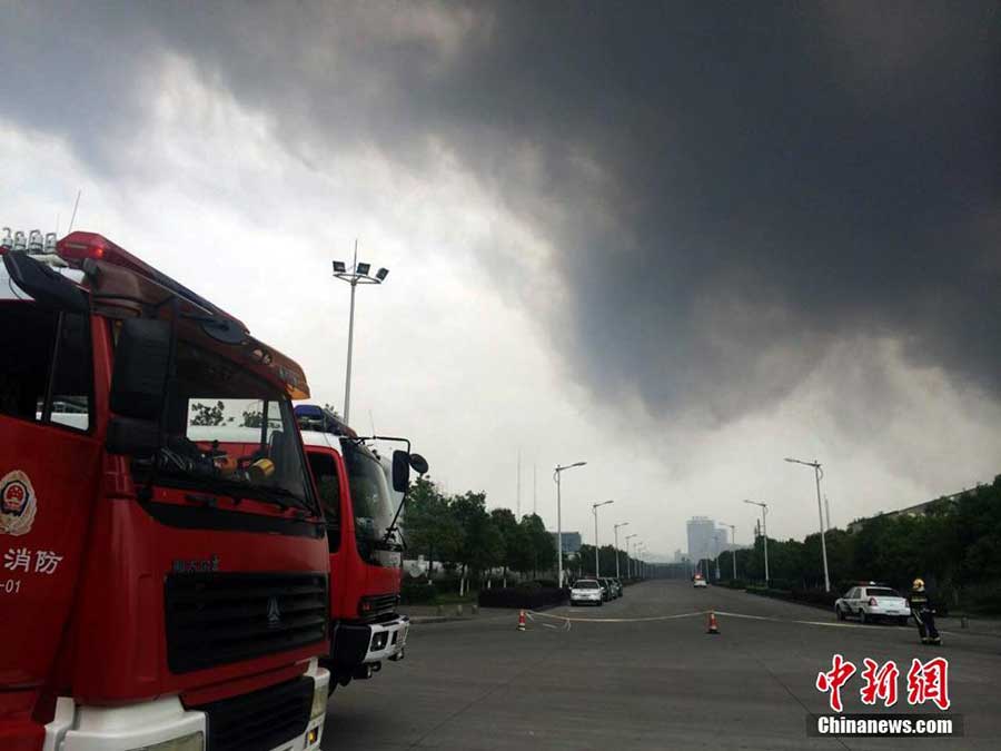 Huge fire breaks out at chemical plant in C China