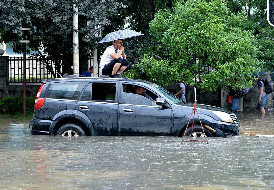 Heavy rain turns Wuhan into 'seaside' city