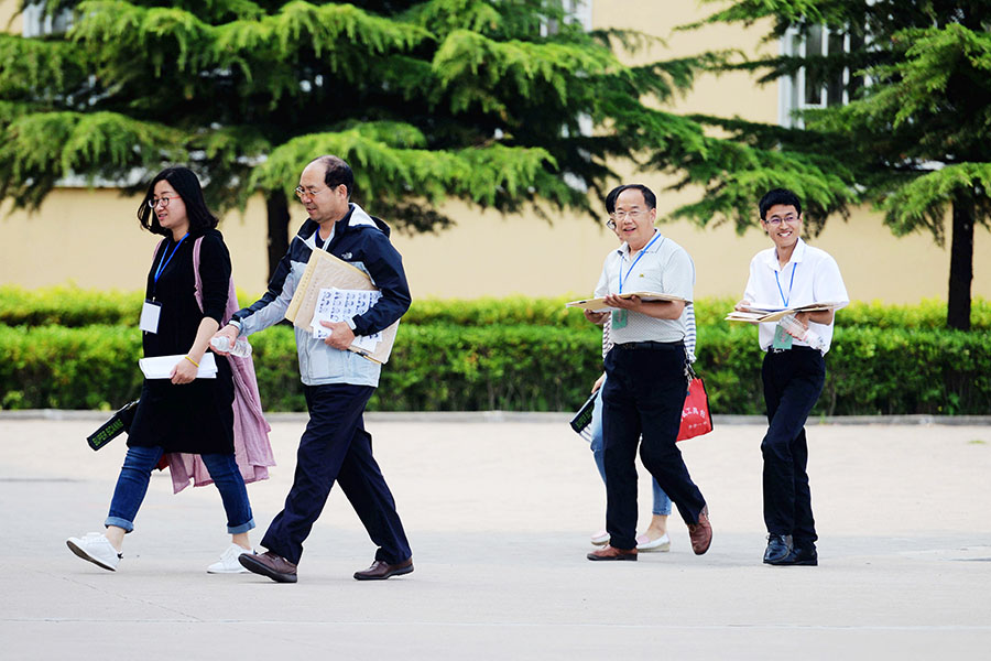 9 million students give the last shot as China's <EM>gaokao</EM> kicks off