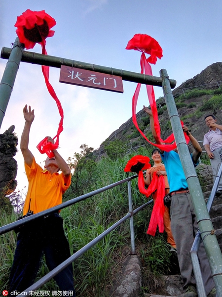 Parents climb 'Celestial Ladder' to win luck for examinees